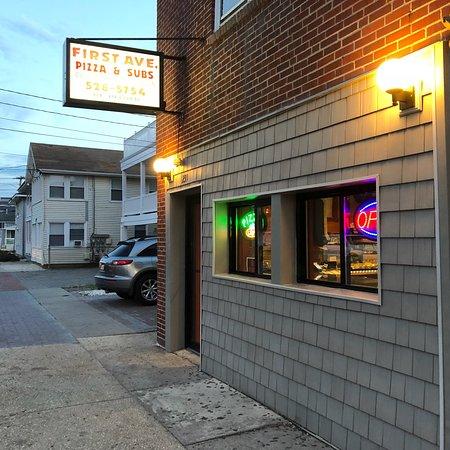 First Avenue Pizza