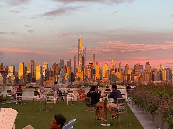 NoHu Rooftop Bar and Restaurant